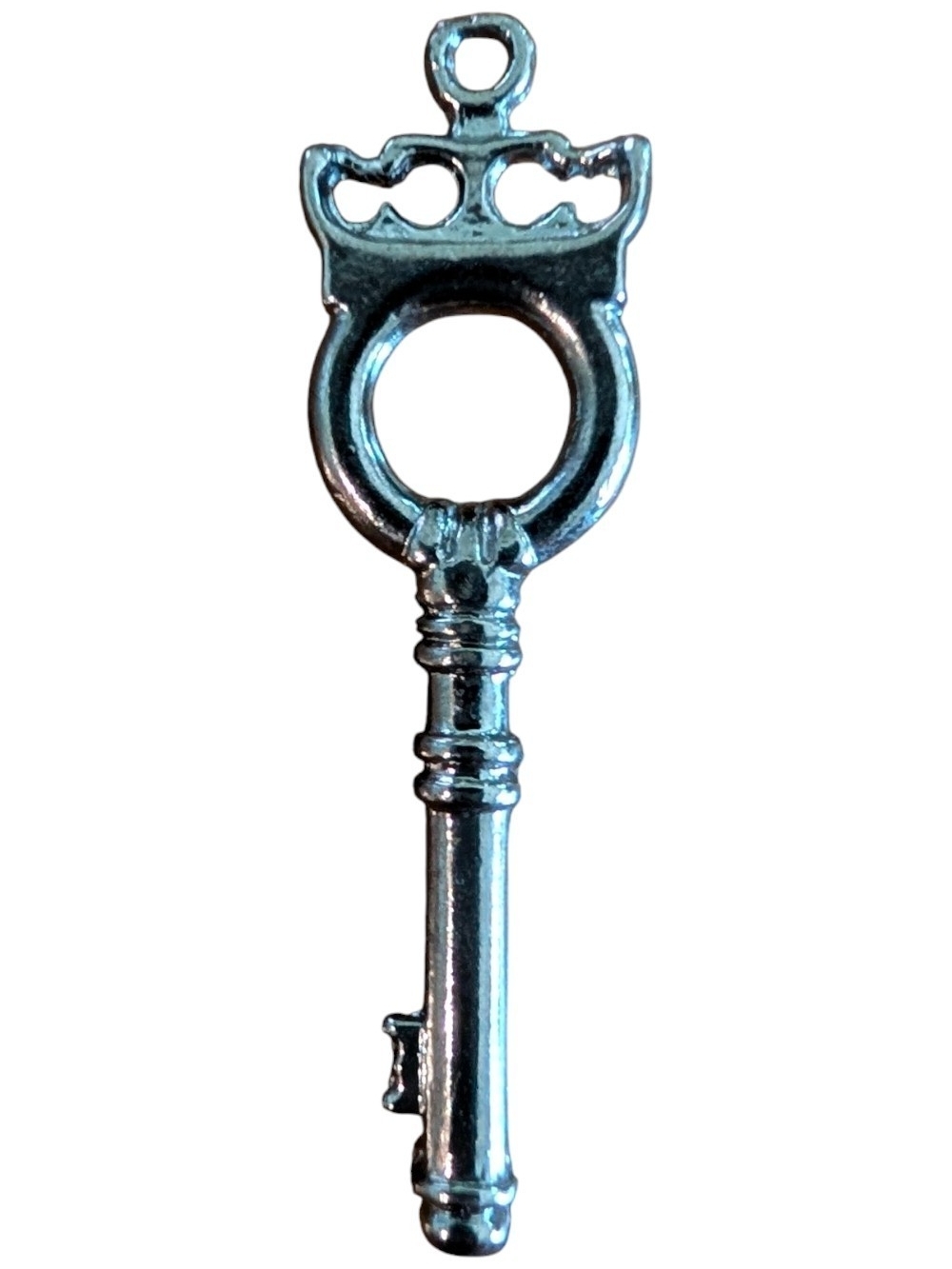 Antique-Style Silver Key Pendant - Picture 3 of 4